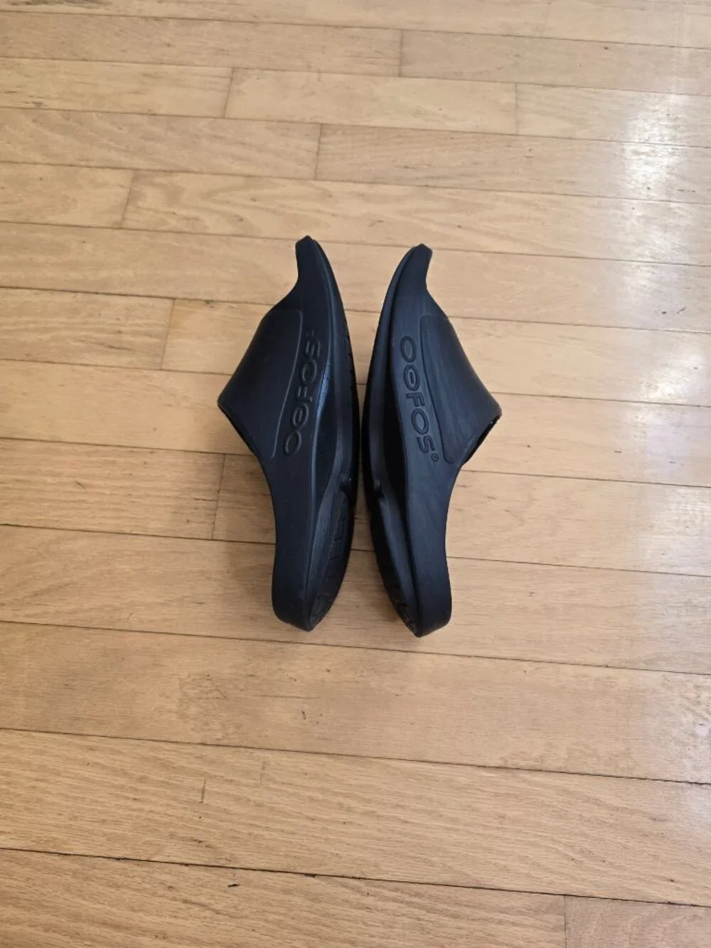 OOFOS | OOahh black monochrome sporty adjustable recovery slides | MENS 10